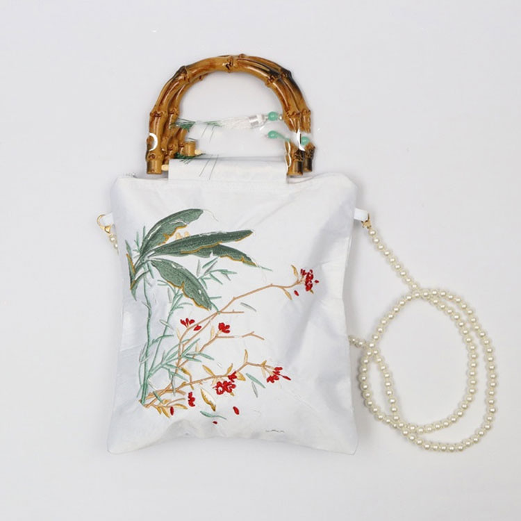 Proces produkcji antycznych torebek satynowych