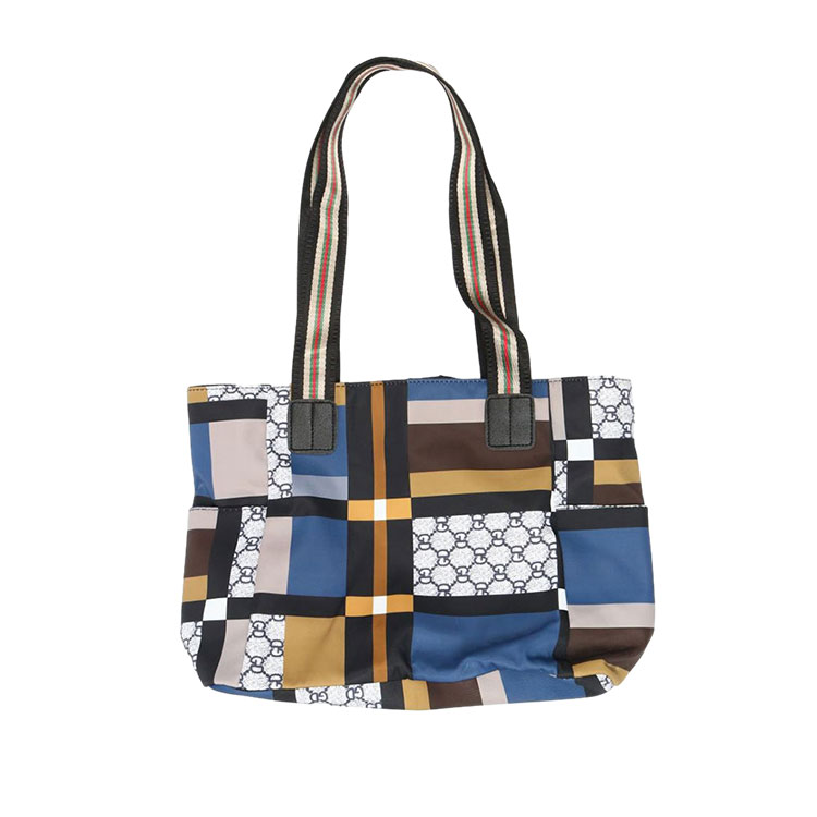 Jakie są zalety dużych toreb podróżnych na ramię