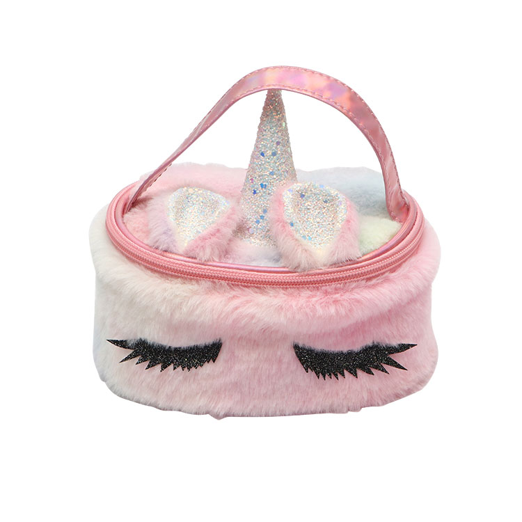 Czy wzór rysunkowych piórników wpłynie na naukę dzieci?